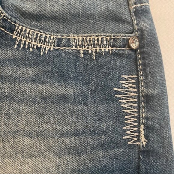 Womens‎ SHYANNE jean shorts - Picture 5 of 6